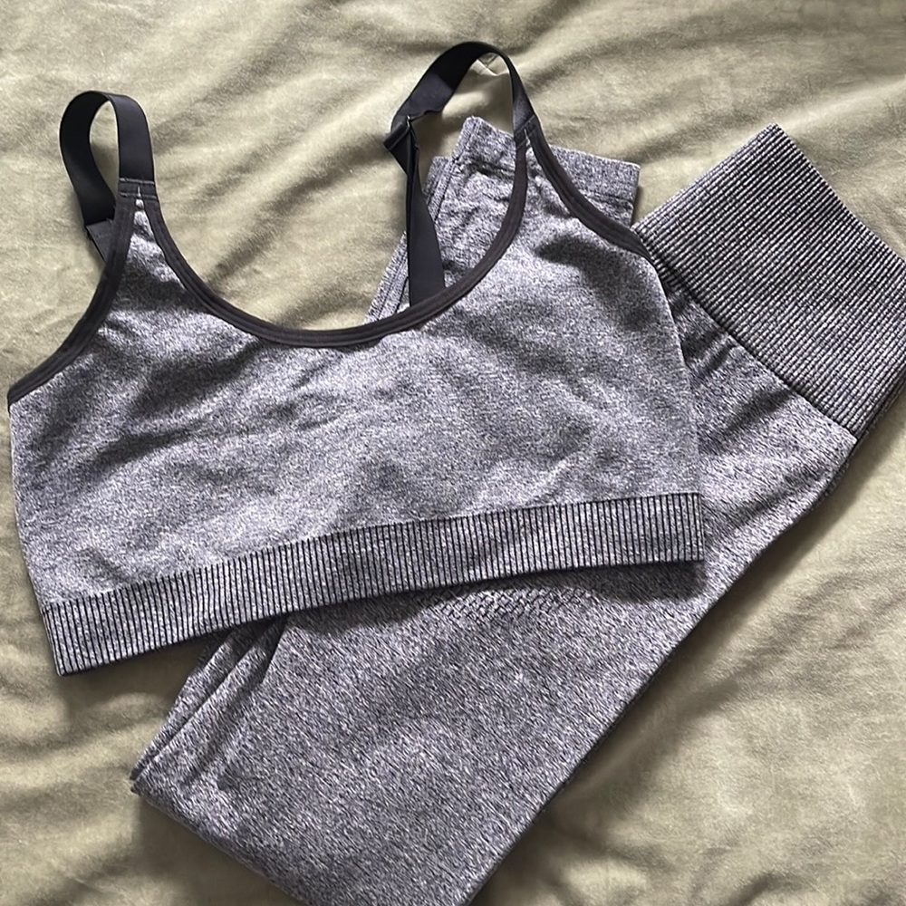 Vitality leggings and sports bra